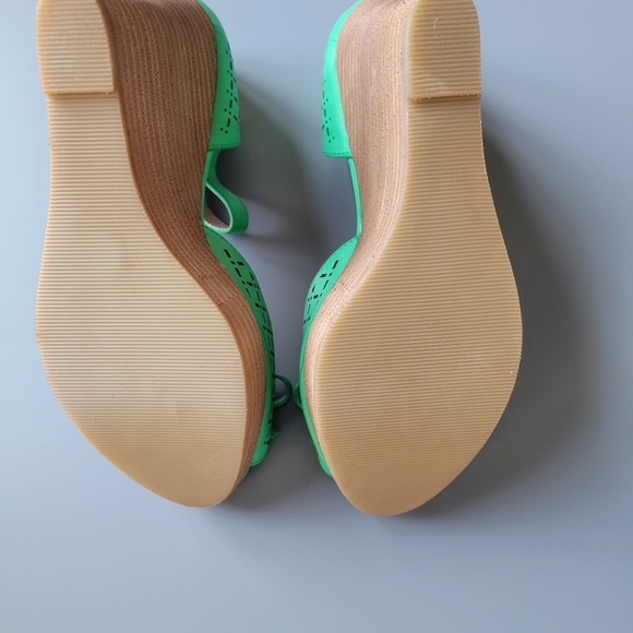 NWOB Restricted Green Open-Toe Wedge Heels - Size 6.5 - Picture 5 of 7